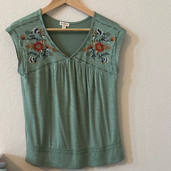 mason & belle Tops - Mason & Belle green  Embroidered Blouse NWOT